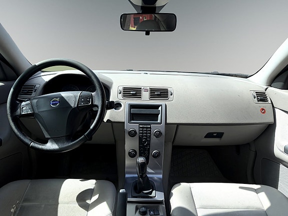 Volvo S40 7 of 9