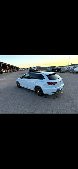 Seat Leon 2 of 5