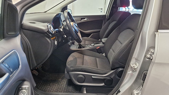 Mercedes-Benz B180 12 of 18