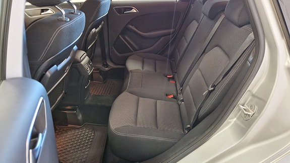 Mercedes-Benz B180 13 of 18