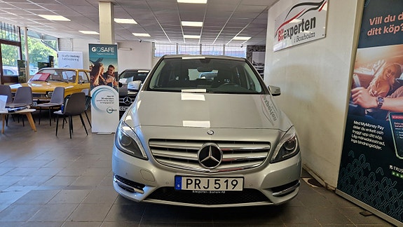 Mercedes-Benz B180 3 of 5