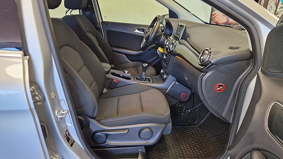 Mercedes-Benz B180 15 of 18