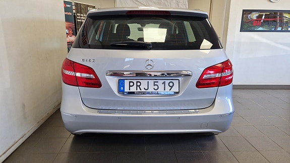 Mercedes-Benz B180 7 of 18