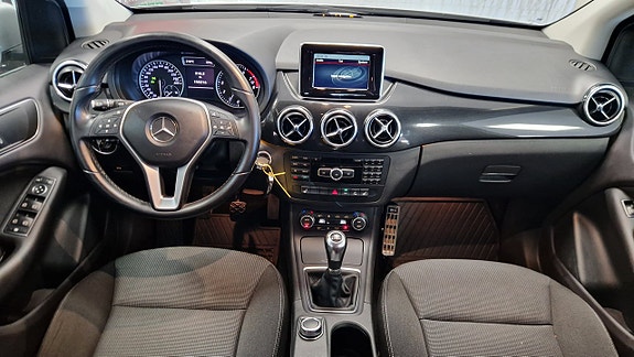 Mercedes-Benz B180 9 of 18
