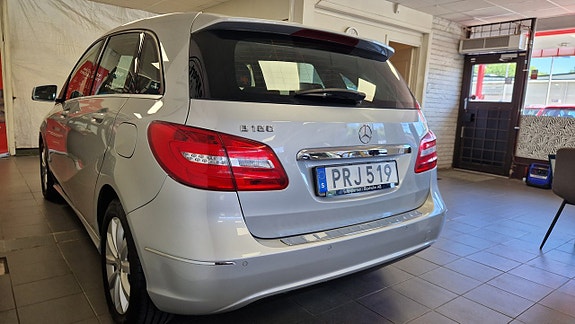 Mercedes-Benz B180 6 of 18