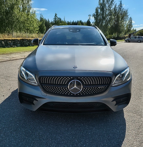 Mercedes-Benz E43 4 of 12