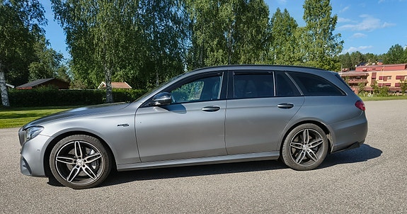 Mercedes-Benz E43 2 of 12