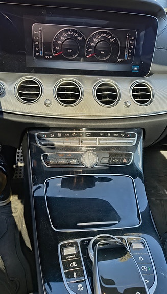Mercedes-Benz E43 9 of 12
