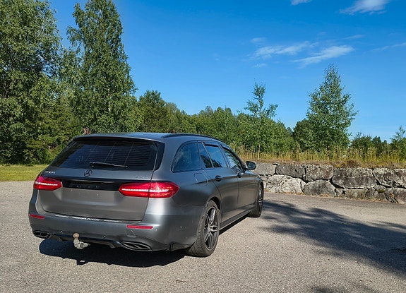 Mercedes-Benz E43 3 of 12