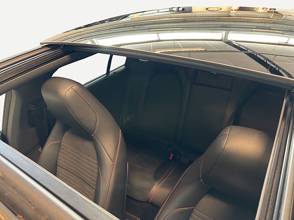 Mercedes-Benz CLA200 2 of 5