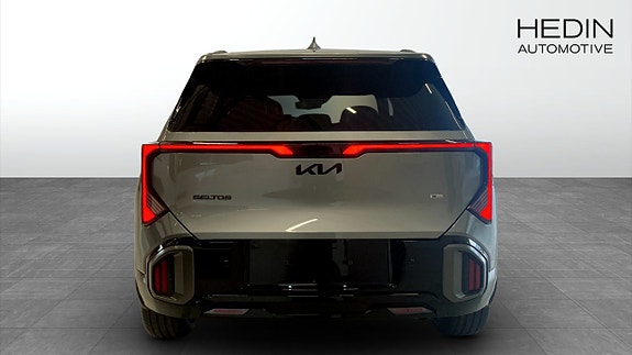 Kia Seltos 7 of 12