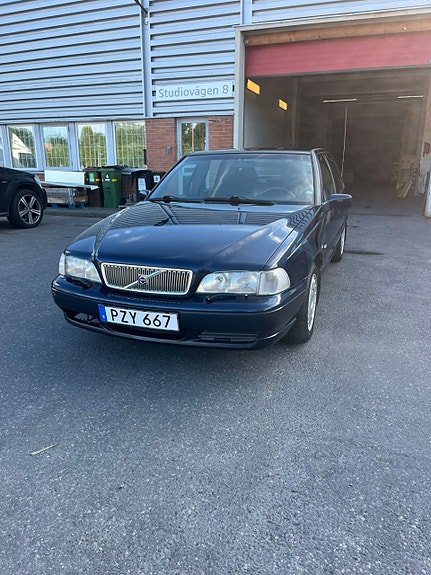 Volvo S70 2 of 5