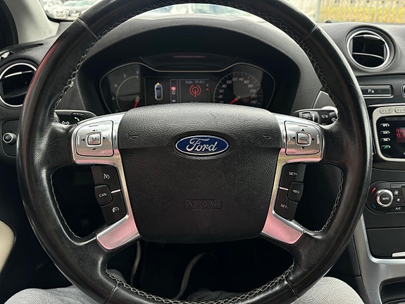 Ford Mondeo 12 of 26