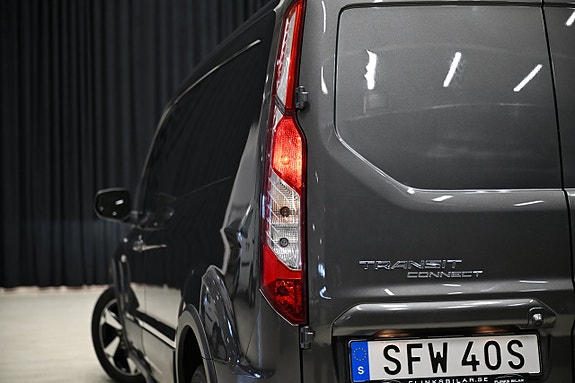 Ford Transit Connect 11 of 28