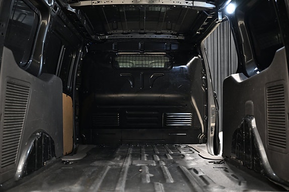 Ford Transit Connect 8 of 28