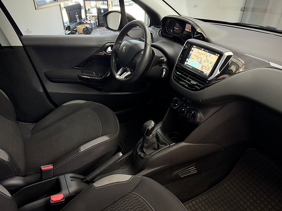 Peugeot 208 18 of 22