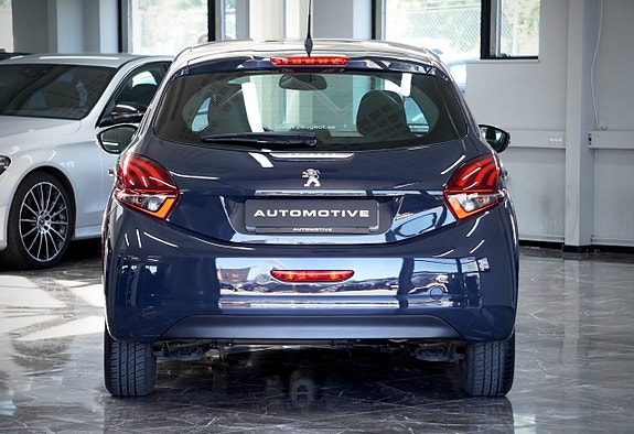 Peugeot 208 3 of 5