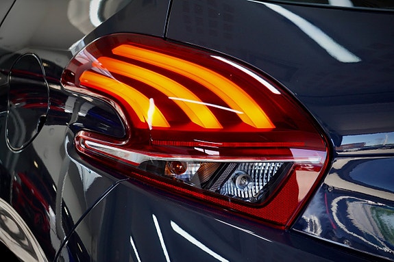Peugeot 208 8 of 22