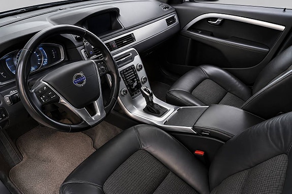 Volvo V70 7 of 18