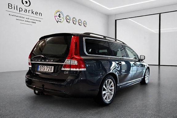 Volvo V70 2 of 18