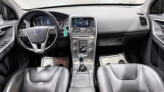Volvo XC60 10 of 21