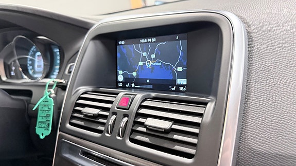 Volvo XC60 16 of 21
