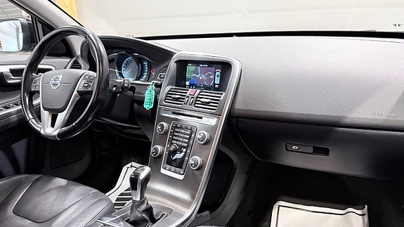 Volvo XC60 11 of 21