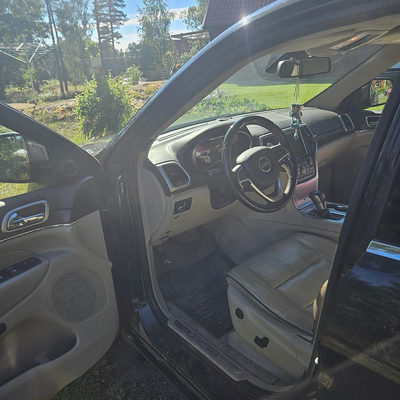 Jeep Grand Cherokee 5 of 5