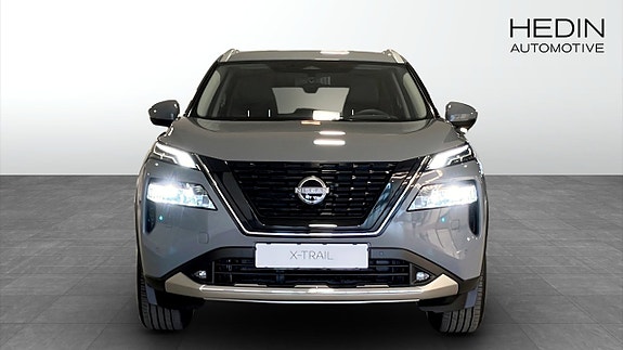 Nissan X-Trail 3 of 12