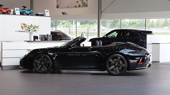 Porsche 911 4 of 5