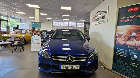 Mercedes-Benz C350 3 of 5