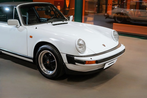 Porsche 911 Targa 2 of 25