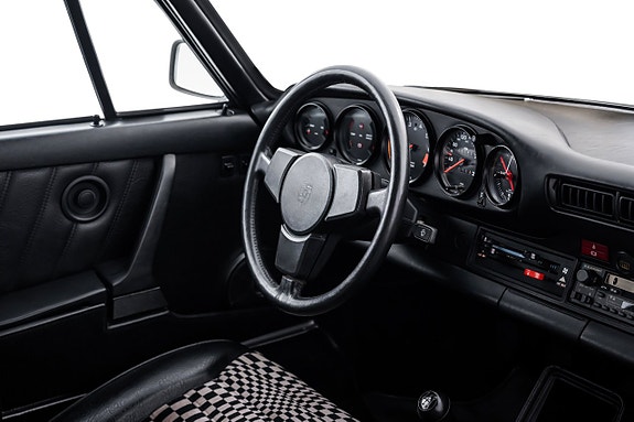 Porsche 911 Targa 22 of 25