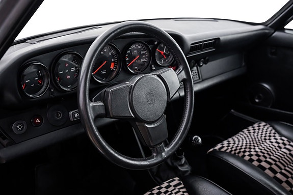 Porsche 911 Targa 13 of 25