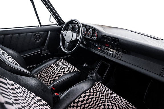 Porsche 911 Targa 21 of 25