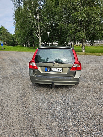 Volvo V70 4 of 5