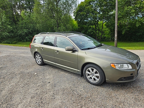 Volvo V70 3 of 5