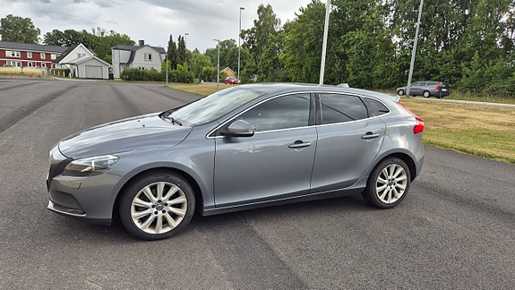 Volvo V40 3 of 5