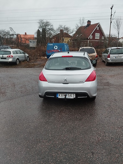 Peugeot 308 2 of 7