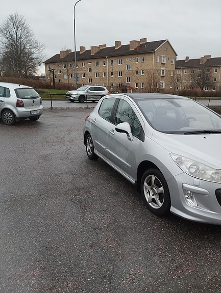 Peugeot 308 4 of 7