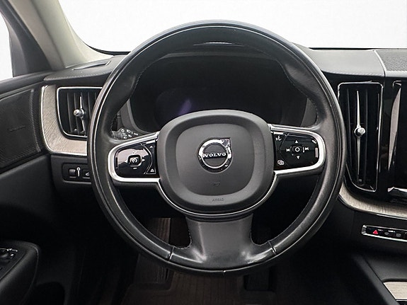 Volvo XC60 14 of 30