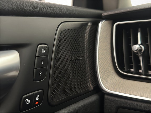 Volvo XC60 13 of 30