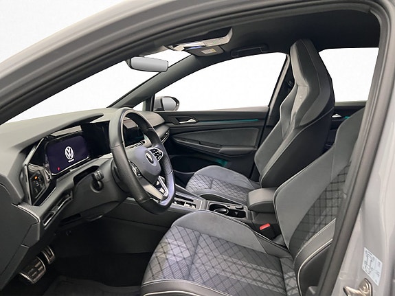 Volkswagen Golf VIII 10 of 30