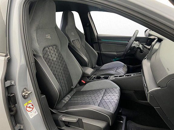 Volkswagen Golf VIII 24 of 30