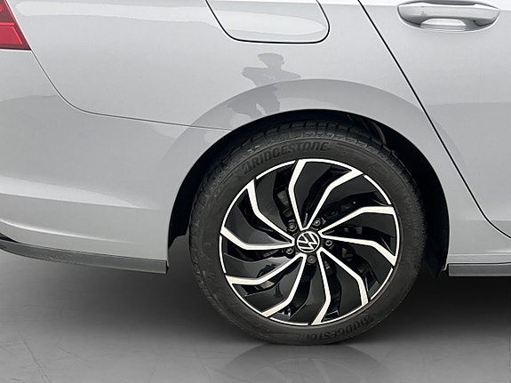 Volkswagen Golf VIII 30 of 30
