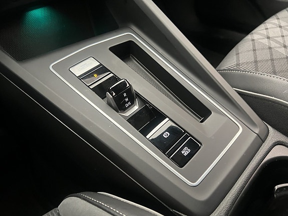 Volkswagen Golf VIII 23 of 30