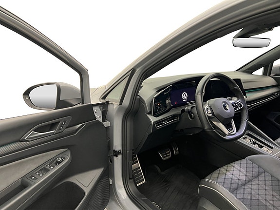 Volkswagen Golf VIII 9 of 30