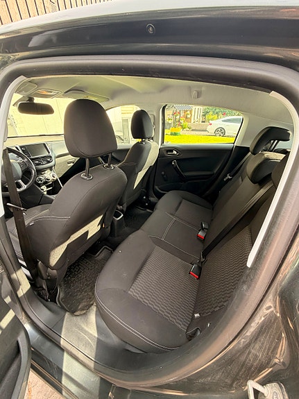 Peugeot 208 6 of 8
