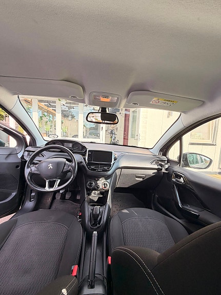 Peugeot 208 4 of 5