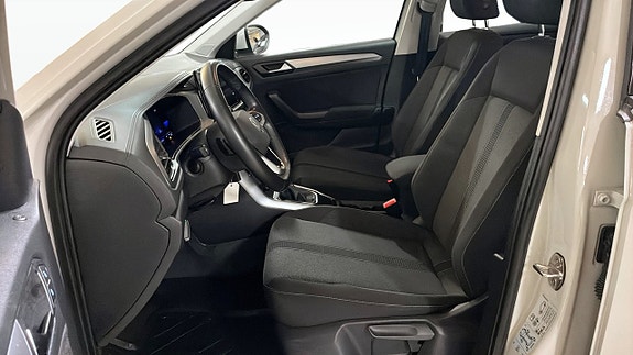 Volkswagen T-Roc 8 of 12
